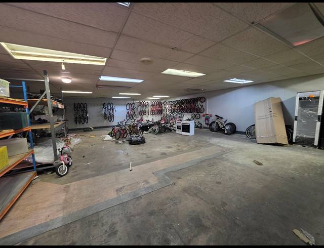 3,434M² WAREHOUSE FOR SALE IN AMALGAM